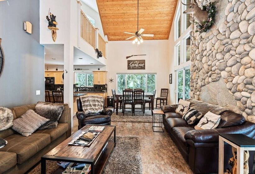 Graham Slam Cabin