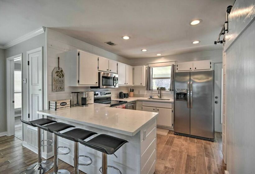 Gulf Breeze Retreat < 4 Mi To Beach Access!