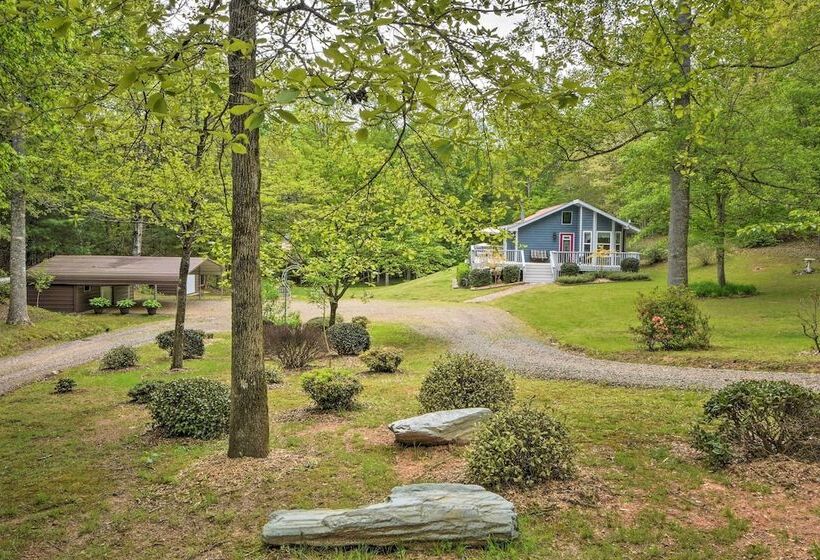 Private Pool, Hot Tub & Yard: Serene Murphy Home
