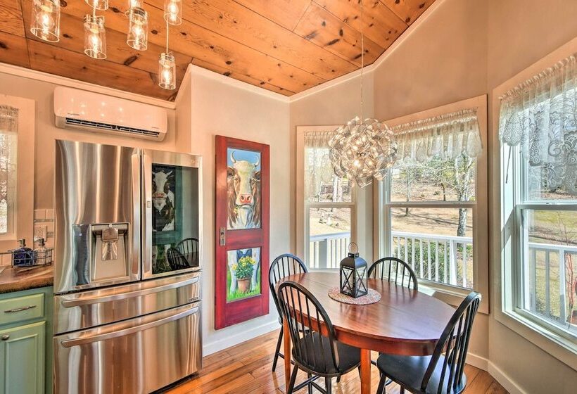 Private Pool, Hot Tub & Yard: Serene Murphy Home