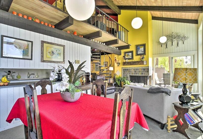Hilltop Green Lake Home: Dock, Kayaks, Views!