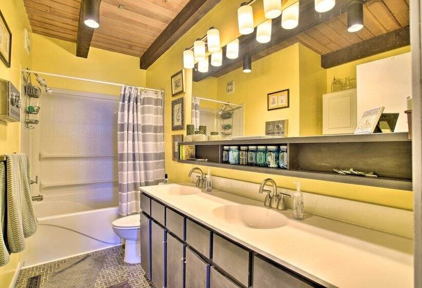 Hilltop Green Lake Home: Dock, Kayaks, Views!