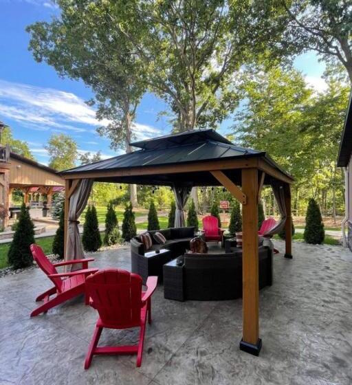 여관 Tall Oaks Resort