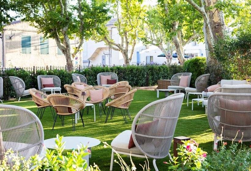 בית מלון כפרי Hôtel Et Restaurant La Bastide Bourrelly   Mathias Dandine