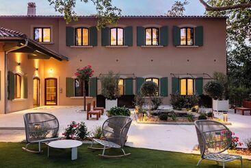 هتل Hôtel Et Restaurant La Bastide Bourrelly Mathias Dandine