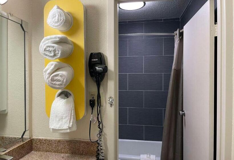 فندق Quality Inn