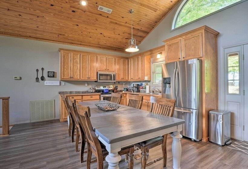 Beaver Lake Home W/ Game Room, Boat Slip & Views!