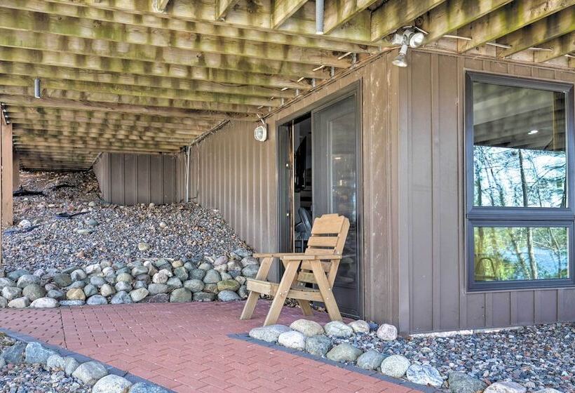 Inviting Irma Cottage W/ Silver Lake Access!