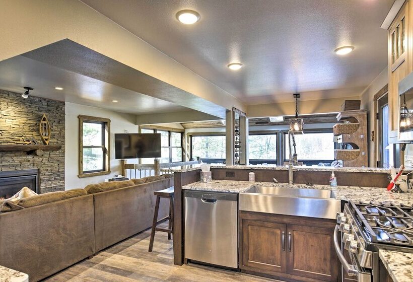 Inviting Irma Cottage W/ Silver Lake Access!