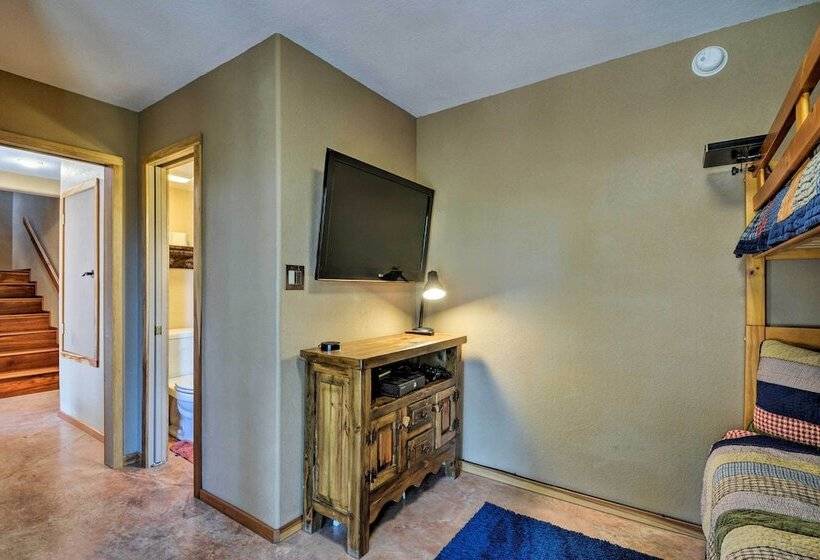 Large Ruidoso Home W/ Stunning Views & Hot Tub!