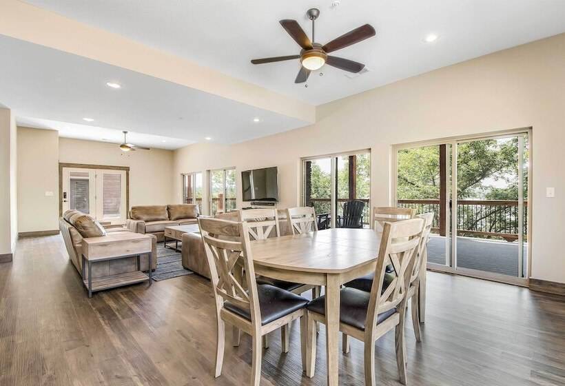 Lavish Retreat W/ Decks, Steps To Table Rock Lake!