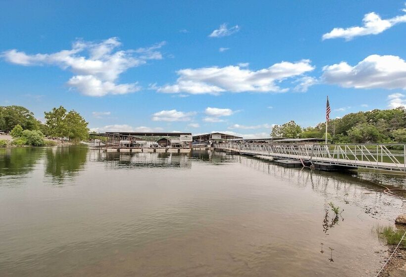 Lavish Retreat W/ Decks, Steps To Table Rock Lake!