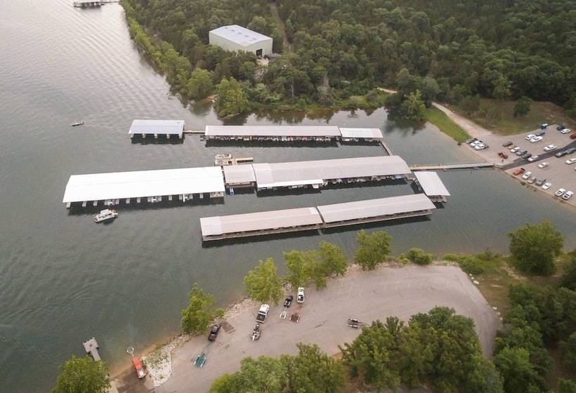 Lavish Retreat W/ Decks, Steps To Table Rock Lake!