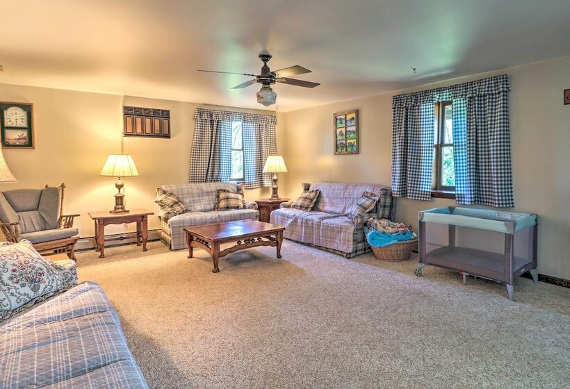 Lovely Mifflinburg Farmhouse   Multiple Decks
