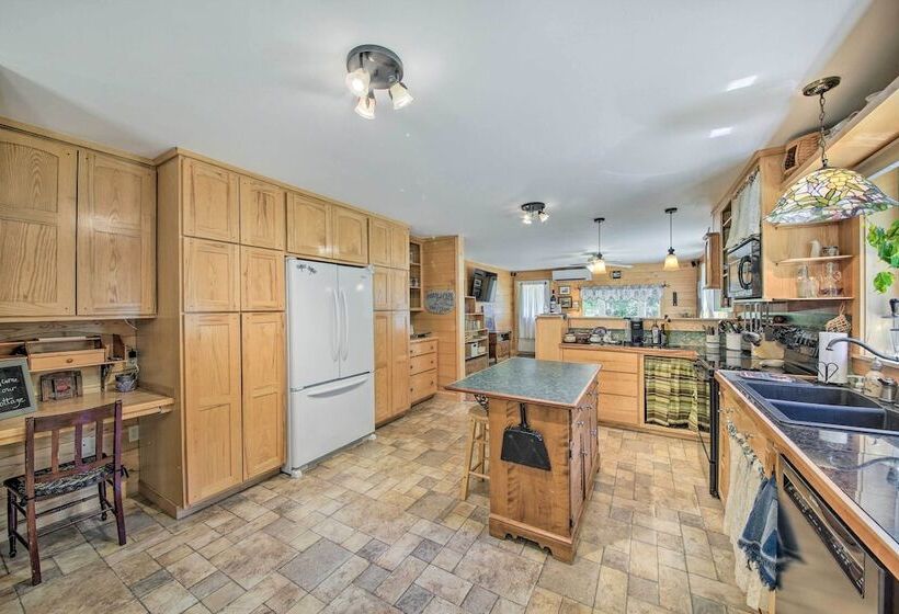 Lovely Waldo Cottage Escape   Pet Friendly!