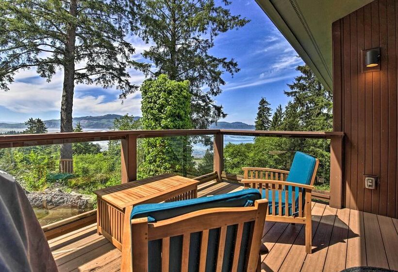 Luxe Coastal Haven W/ Bay Views & Hot Tub