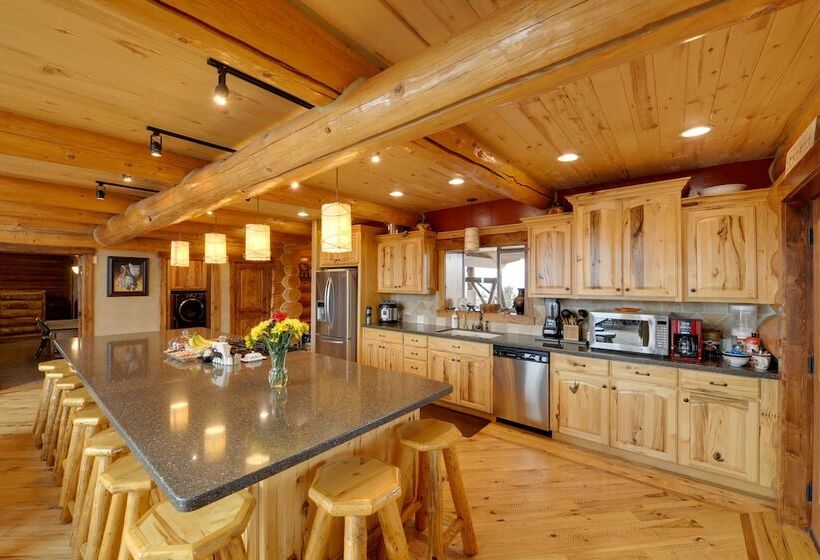 Luxe Lodge In The Tetons For Large Group Retreats!