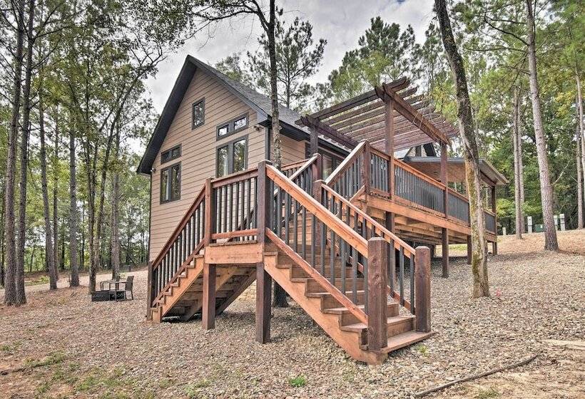 Modern Broken Bow Cabin: Large Deck, Bbq & Pergola