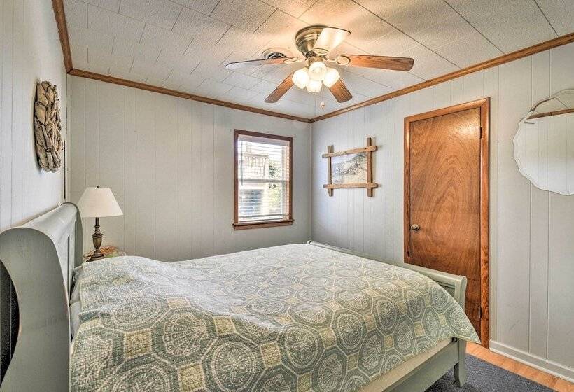 Nags Head Cottage: Screened Porch, Walk To Beach!