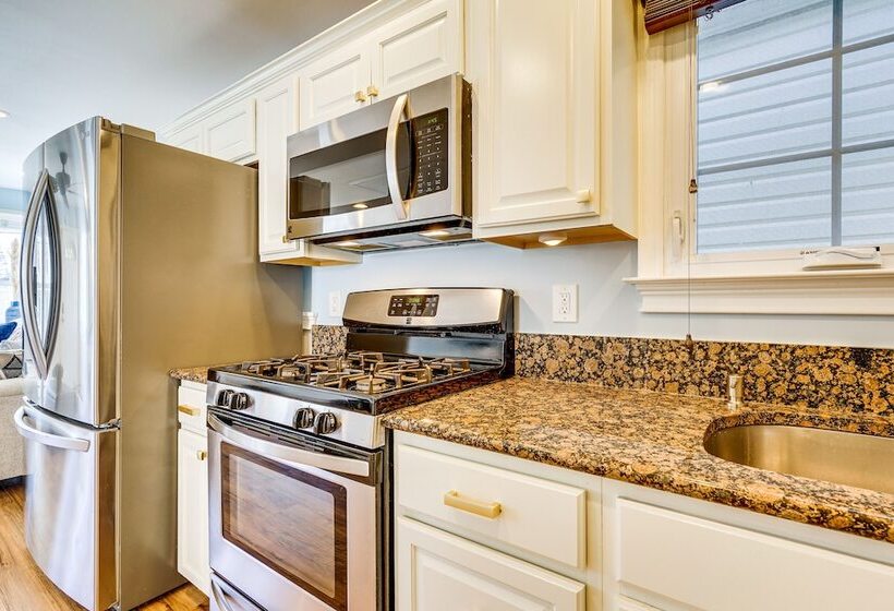 New Jersey Abode   Near Theme Parks, Walk To Beach