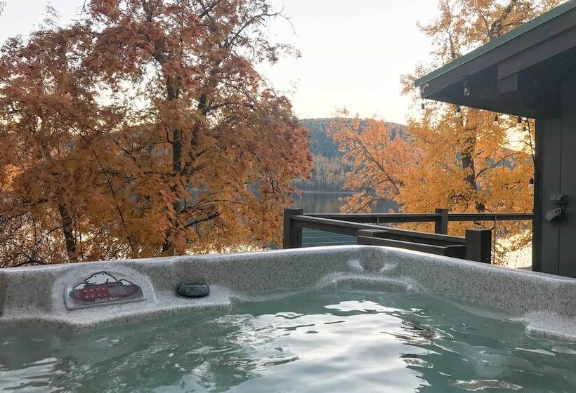 Lakeside Whitefish Cottage W/ Private Hot Tub!