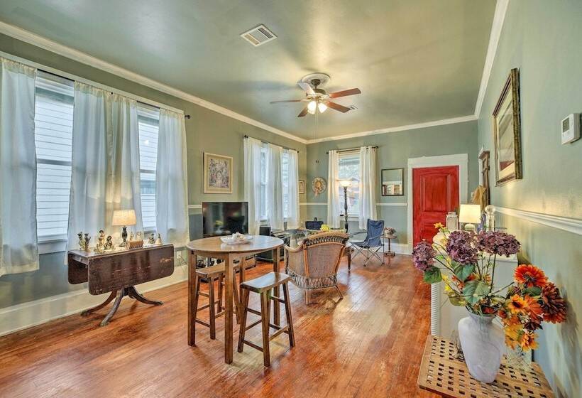 Pet Friendly Home W/ Yard: 3 Mi To Dtwn Houston!