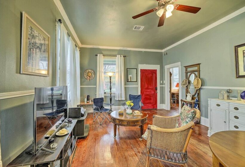 Pet Friendly Home W/ Yard: 3 Mi To Dtwn Houston!
