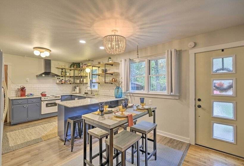 Renovated Eureka Springs Home   1 Mi To Downtown!