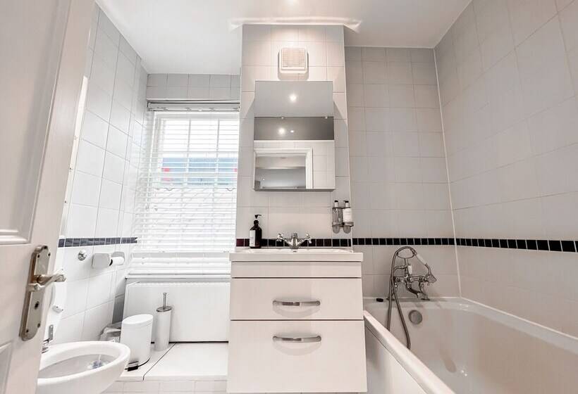 اقامتگاه Beautiful & Historic Victoria 3brs Retreat With Ac