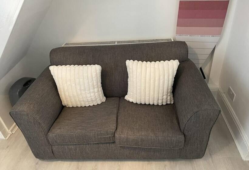 اقامتگاه Charming 2 Bed House In Wavertree Liverpool