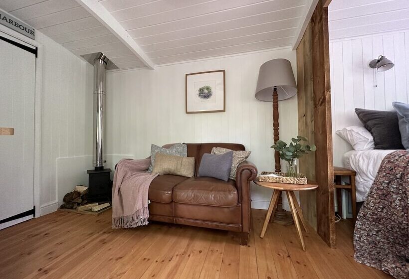 住所  Cornwall Woodland Dog Friendly Shepherd S Hut