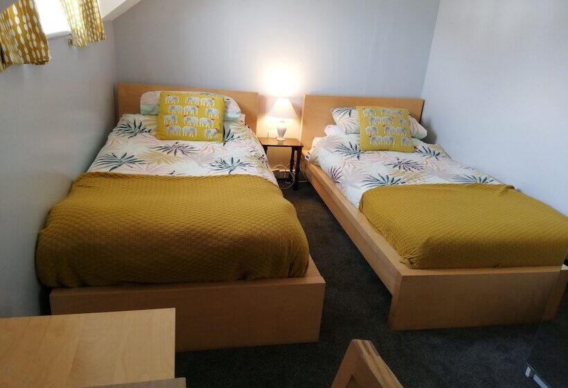 レジデンス Homely, 4 Bed House Close To Stunning Beach