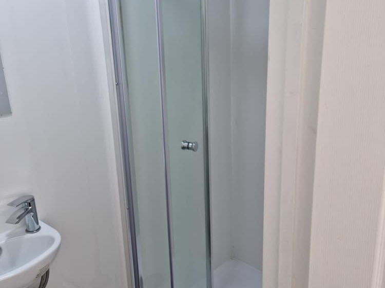 اقامتگاه Immaculate 4 Bed House In Southampton