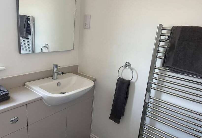 Резиденция Remarkable 3 Bed House In Wirral