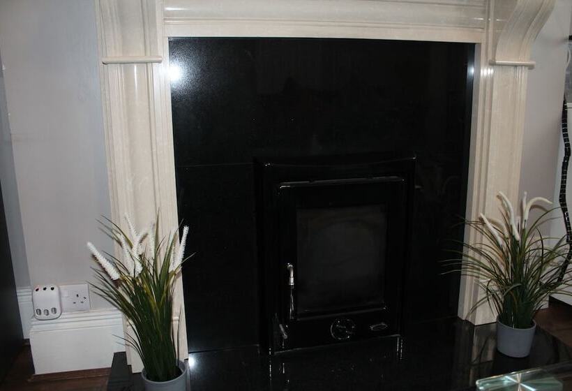 דירת נופש Stunning 4 Bed House In Belfast