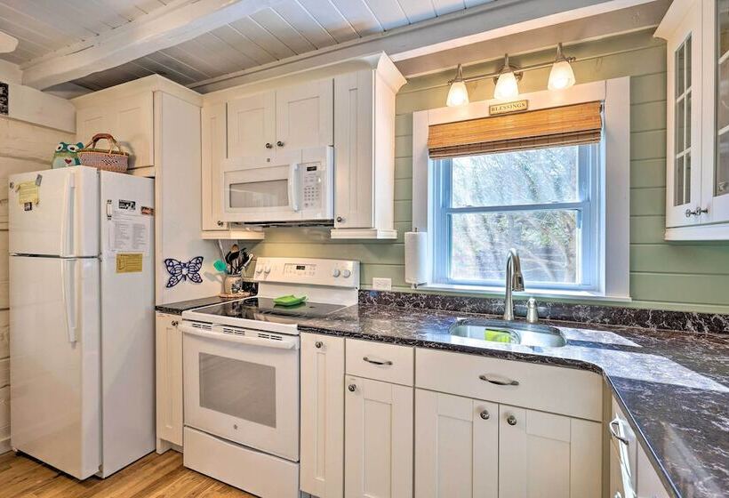 Riverfront Home W/ Fire Pit + Deck In Lansing