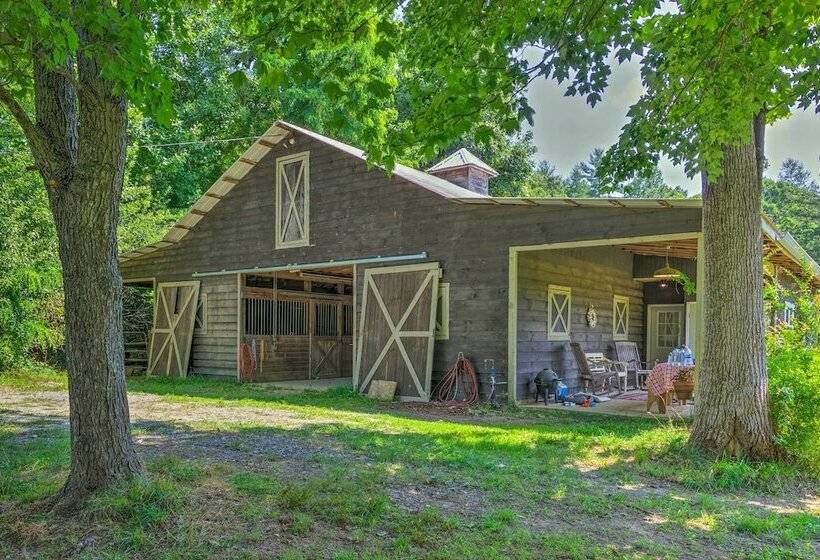 Rustic & Authentic Farm Stay By Dupont Forest!