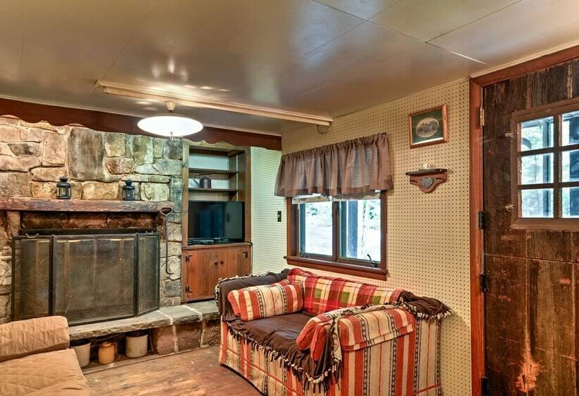 Rustic Bedford Cabin Near Hunting & Fishing