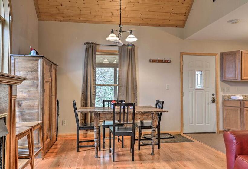 Rustic Cabin In The Woods: 6 Mi To Snowshoe Resort