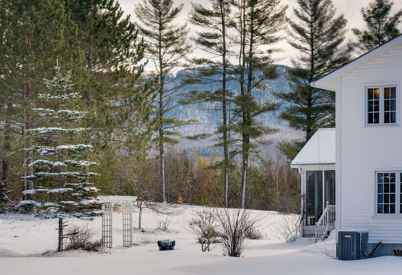 Rustic Mountain View Farmhouse On 159 Acres