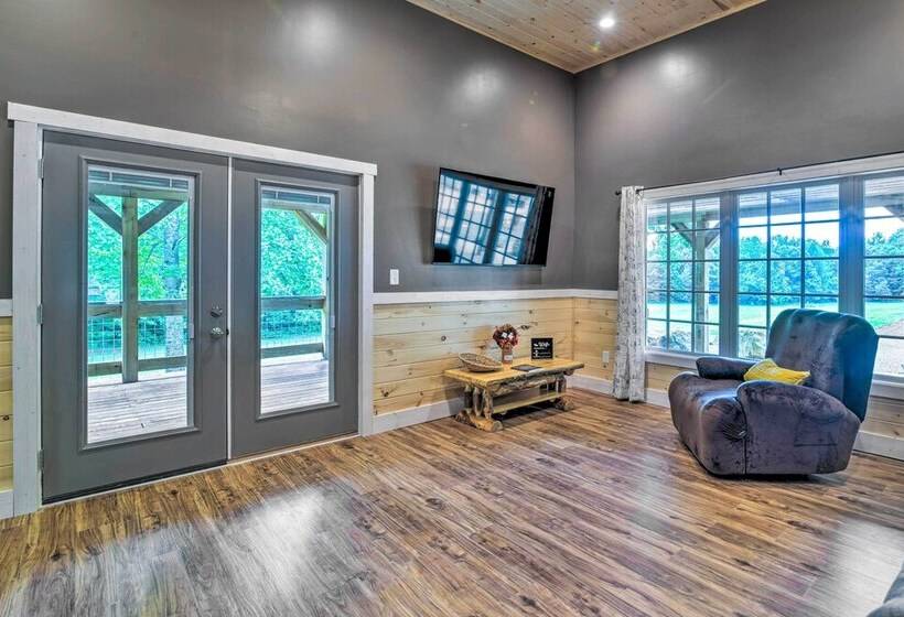 Secluded Brownsville Cabin W/ Deck & Fire Pit