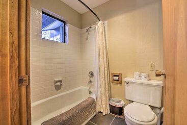 Serene Ski Retreat 3 Miles To Sun Valley Resort!