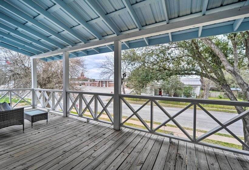 Spacious Abode, Walk To Texas Heroes Square!