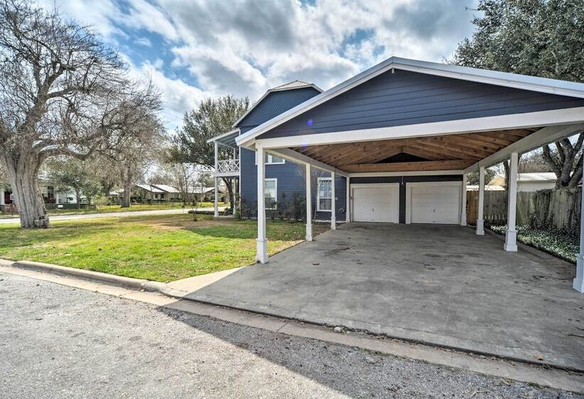 Spacious Abode, Walk To Texas Heroes Square!