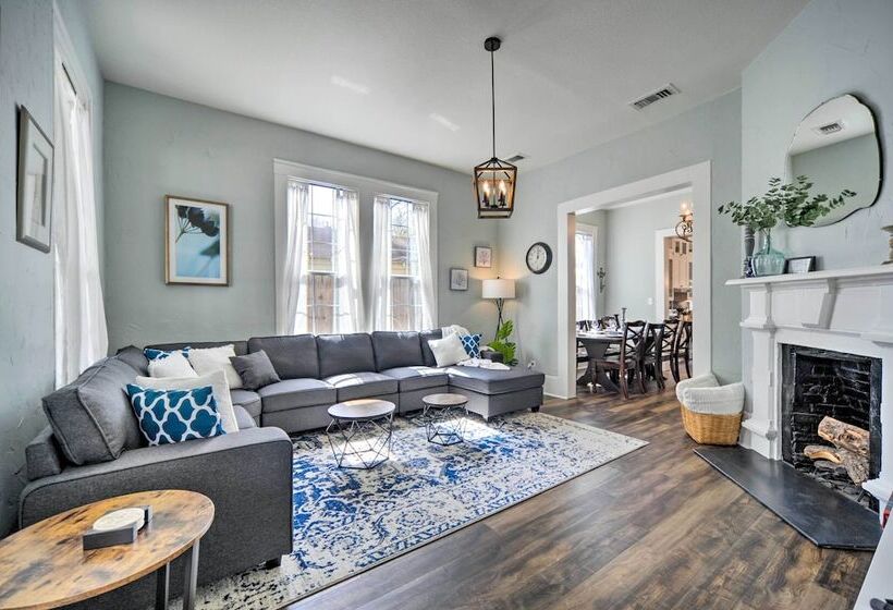 Spacious Abode, Walk To Texas Heroes Square!