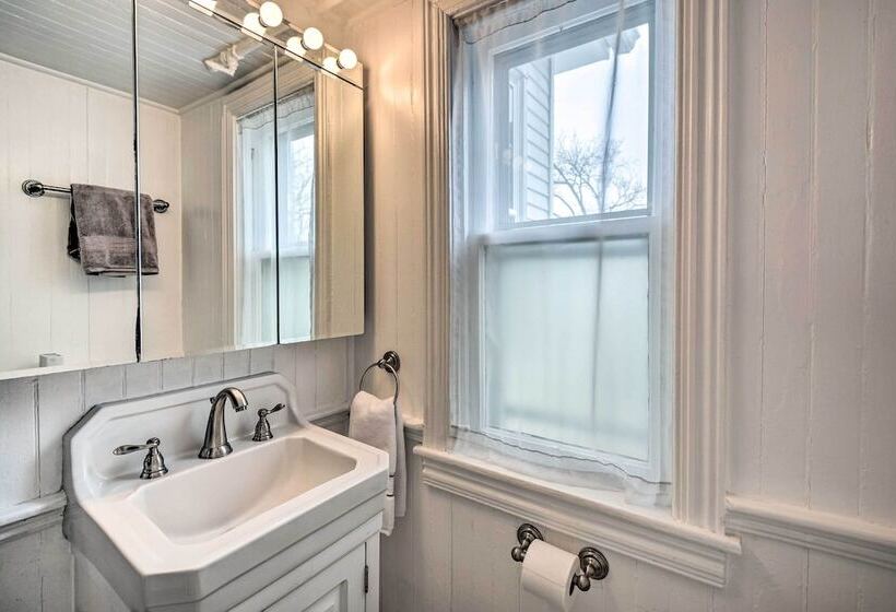 Spacious Getaway: 7 Mi To Whitetail Slopes!