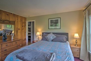 White Mountains Home W/ Hot Tub   Walk To Town!