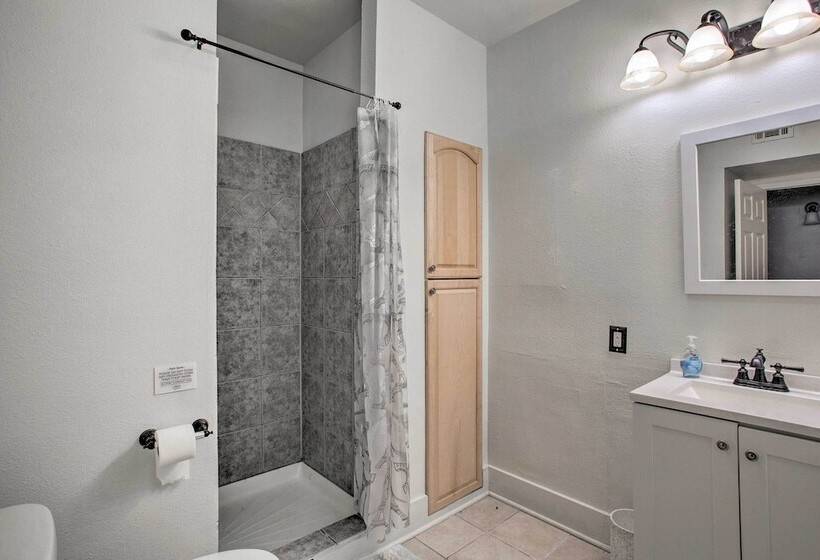 Spacious Vacation Home: 10 Mi To Lavon Lake!