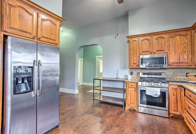 Spacious Vacation Home: 10 Mi To Lavon Lake!