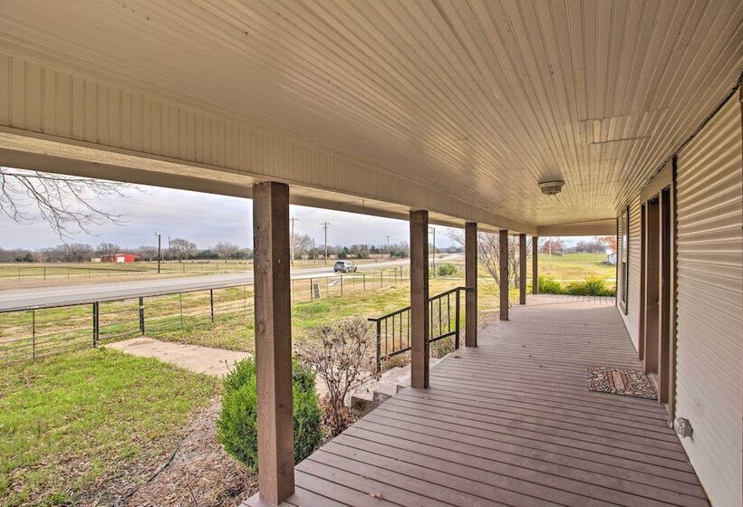 Spacious Vacation Home: 10 Mi To Lavon Lake!